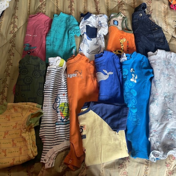 Huge Baby Boy Clothes Lot Nike Carters Gerber 128 Pc Tops Pants Pajamas 6 9 12 M - Picture 13 of 14